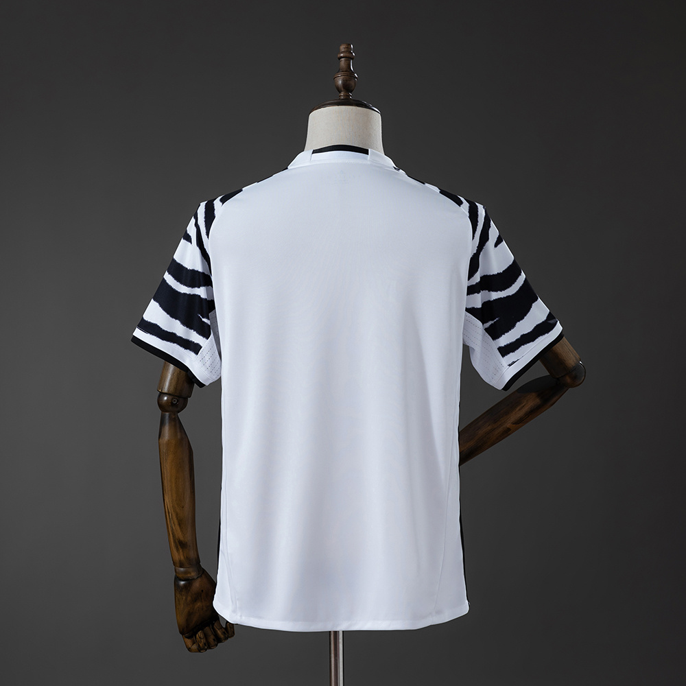 Mens Juventus Retro Third Jersey 2016/17 Mens Juventues Retro Third Jersey 2016/17 rear view showing authentic team styling
