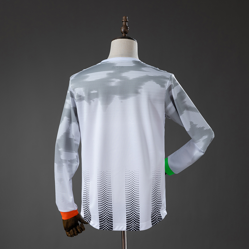 Mens Juventus Retro Long Sleeve Fourth Jersey 2019/20 Mens Juventues Retro Long Sleeve Fourth Jersey 2019/20 rear view showing authentic team styling