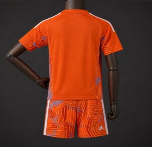Kids Juventus Goalkeeper Kit Abstract Maze Pattern 2026/27