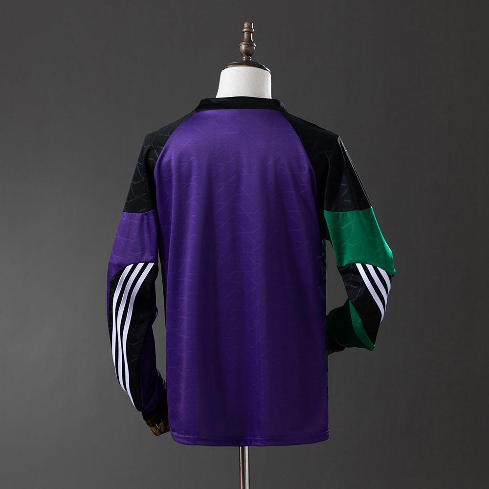 Mens Liverpool Retro Long Sleeve Goalkeeper Jersey 1995/96 Mens Liverpool Retro Long Sleeve Goalkeeper Jersey 1995/96 rear view showing authentic team styling