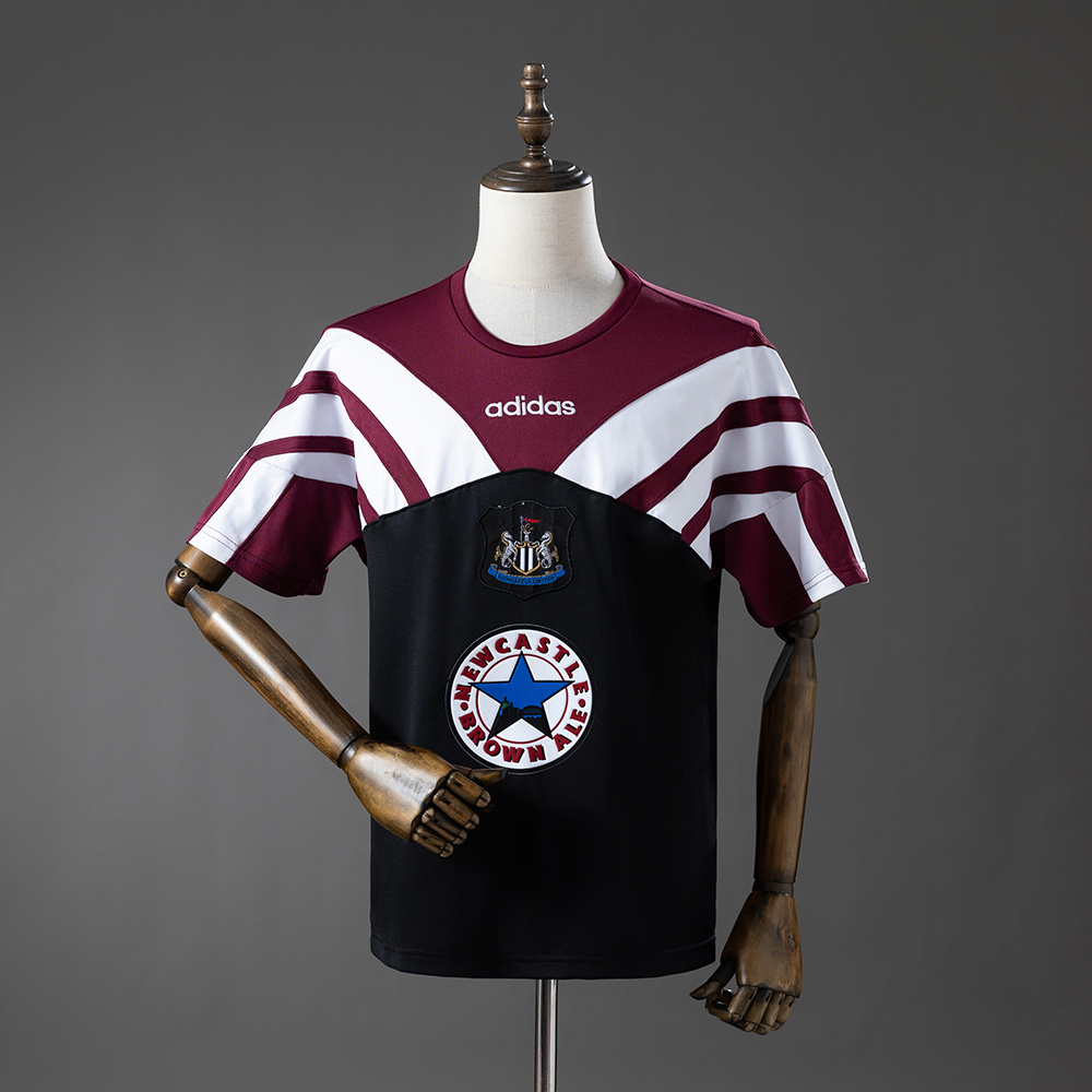Mens Newcastle Retro Training Kit Jersey 1995/96 Front view of the Mens Newcastle Retro Training Kit Jersey 1995/96 with chevron panels and Brown Ale star