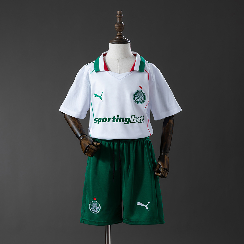 Kids Palmeiras Away Kit 2026/27 Front view of the Kids Palmeiras Away Kit 2026/27 showing white jersey with green and red piping and green shorts