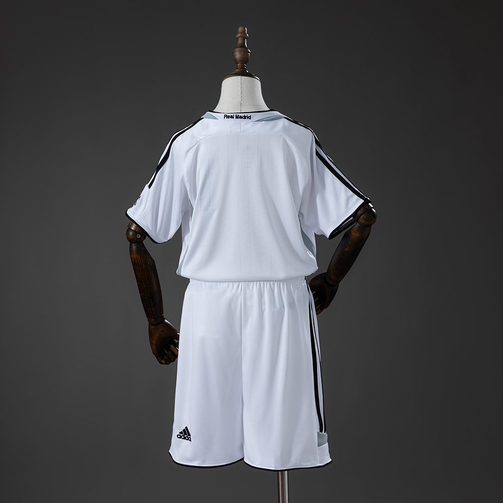 Kids Real Madrid Retro Home Kit 2006/07 Kids Real Madrid Retro Home Kit 2006/07 rear view of shirt and shorts
