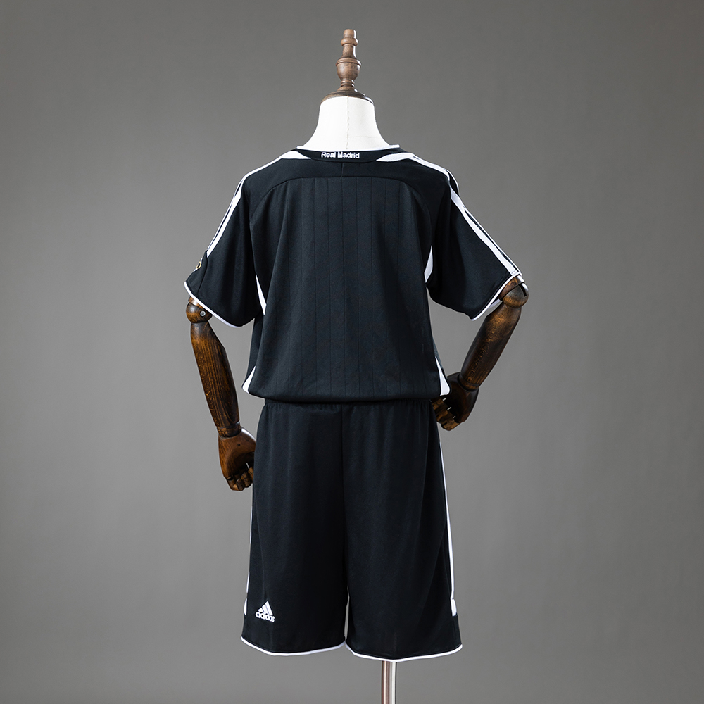Kids Real Madrid Retro Third Kit 2006/07 Kids Real Madrid Retro Third Kit 2006/07 rear view of shirt and shorts