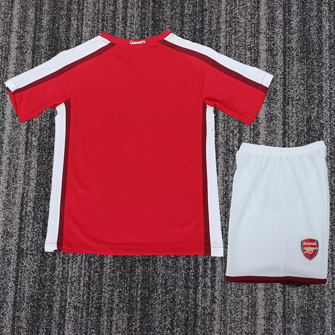 Kids arsenal Retro Home Kit 2008/09 Kids arsenal Retro Home Kit 2008/09 rear view of shirt and shorts
