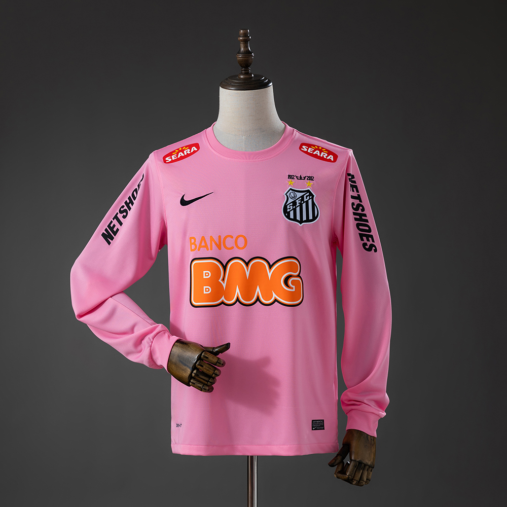 Mens Santos Pink Retro Long Sleeve Jersey 2012/13 Mens Santos Pink Retro Long Sleeve Jersey 2012/13 front view showing pink jersey with Banco BMG sponsor