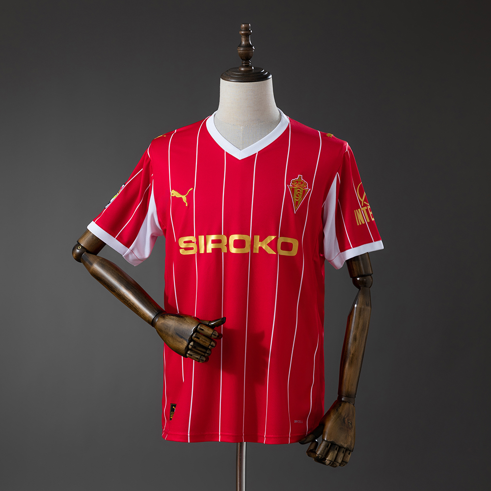 Mens Sporting de Gijon Style Retro Jersey 2025/26 Front view of the Mens Sporting de Gijon Style Retro Jersey 2025/26 featuring red fabric, white pinstripes, gold SIROKO sponsor, and crest on a mannequin.