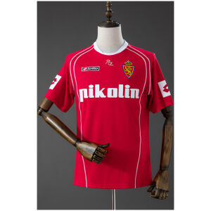 Mens Zaragoza Retro Away Jersey 2004/05 Front view of the Mens Zaragoza Retro Away Jersey 2004/05 in red featuring white piping and Pikolin chest sponsor