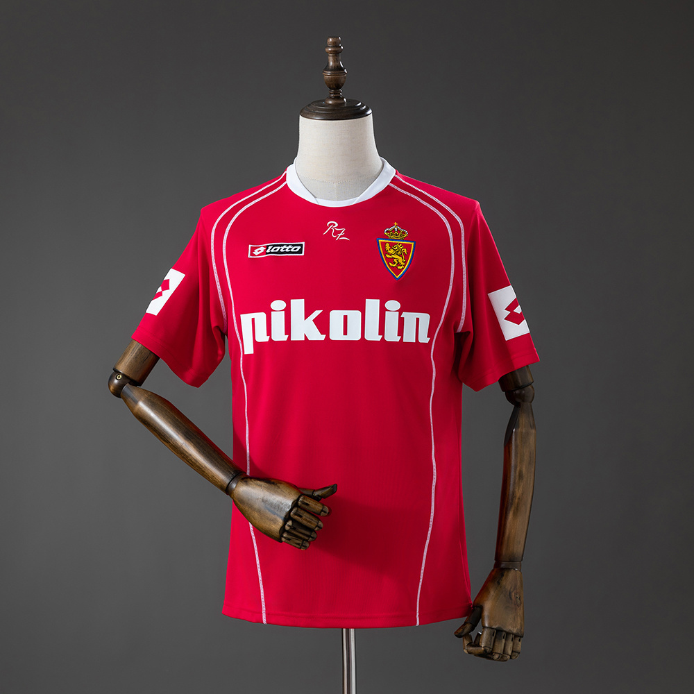 Mens Zaragoza Retro Away Jersey 2004/05 Front view of the Mens Zaragoza Retro Away Jersey 2004/05 in red featuring white piping and Pikolin chest sponsor