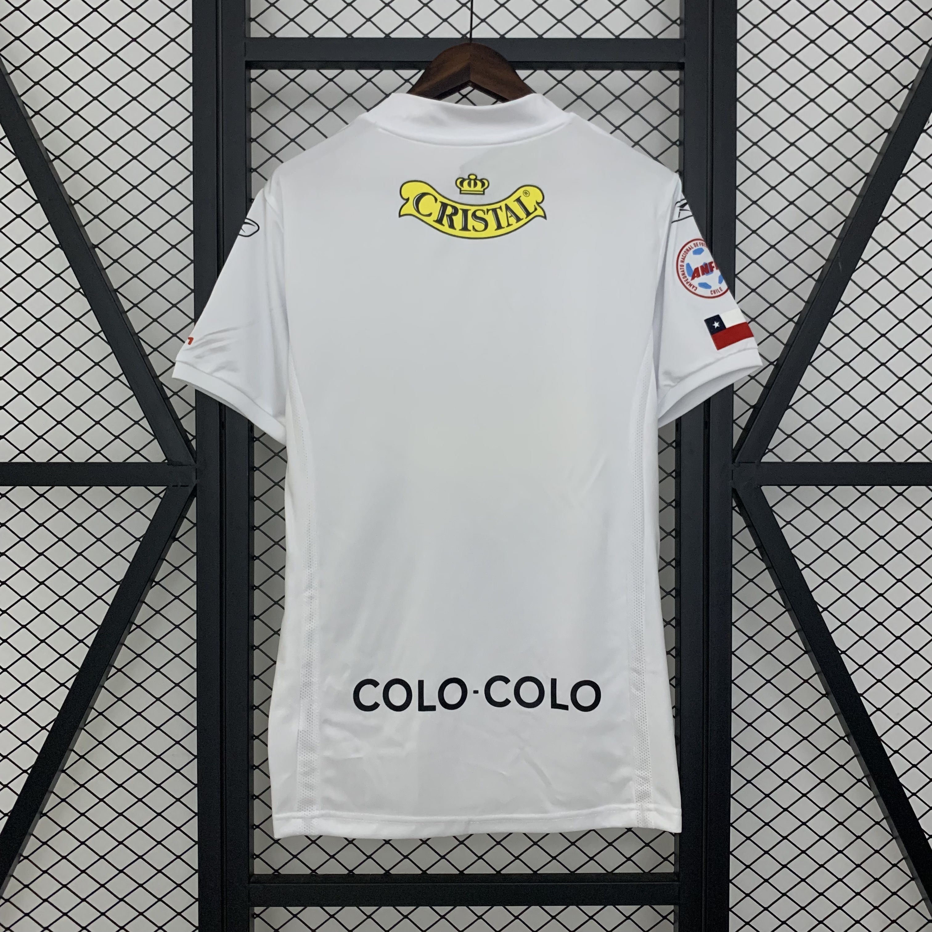 Mens Colo Colo Retro Home Jersey 2004/05 Mens Colo Colo Retro Home Jersey 2004/05 rear view showing matching team styling