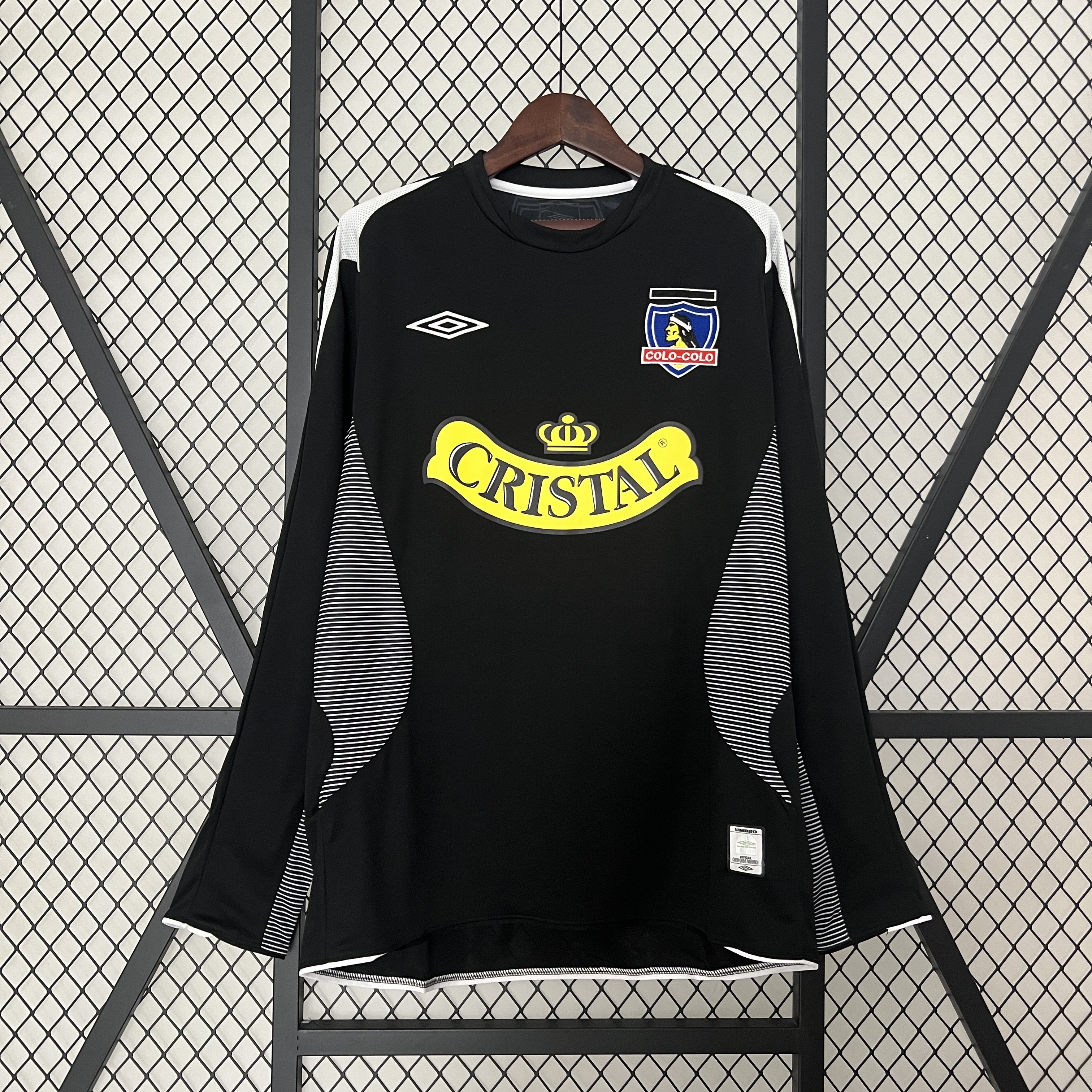 Mens Colo Colo Retro Long Sleeve Away Jersey 2006/07 Mens Colo Colo Retro Long Sleeve Away Jersey 2006/07 front view