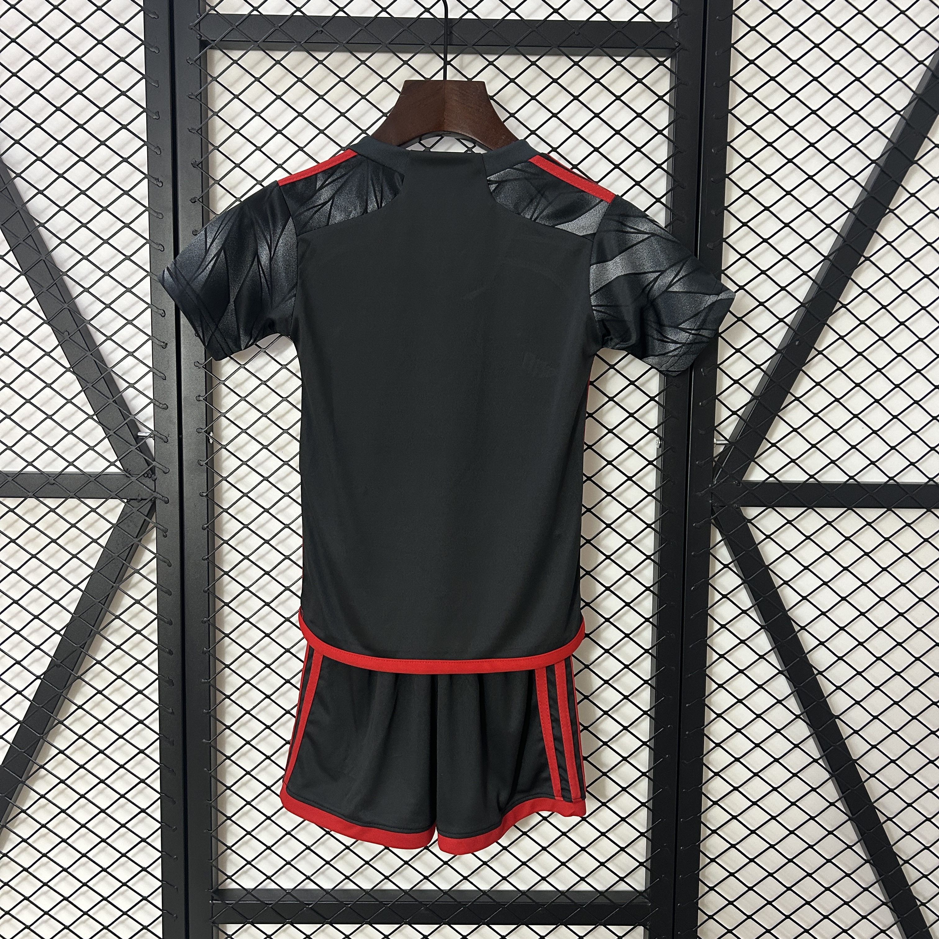 Kids Flamengo Third Kit 2024/25 Kids Flamengo Third Kit 2024/25 front view on display