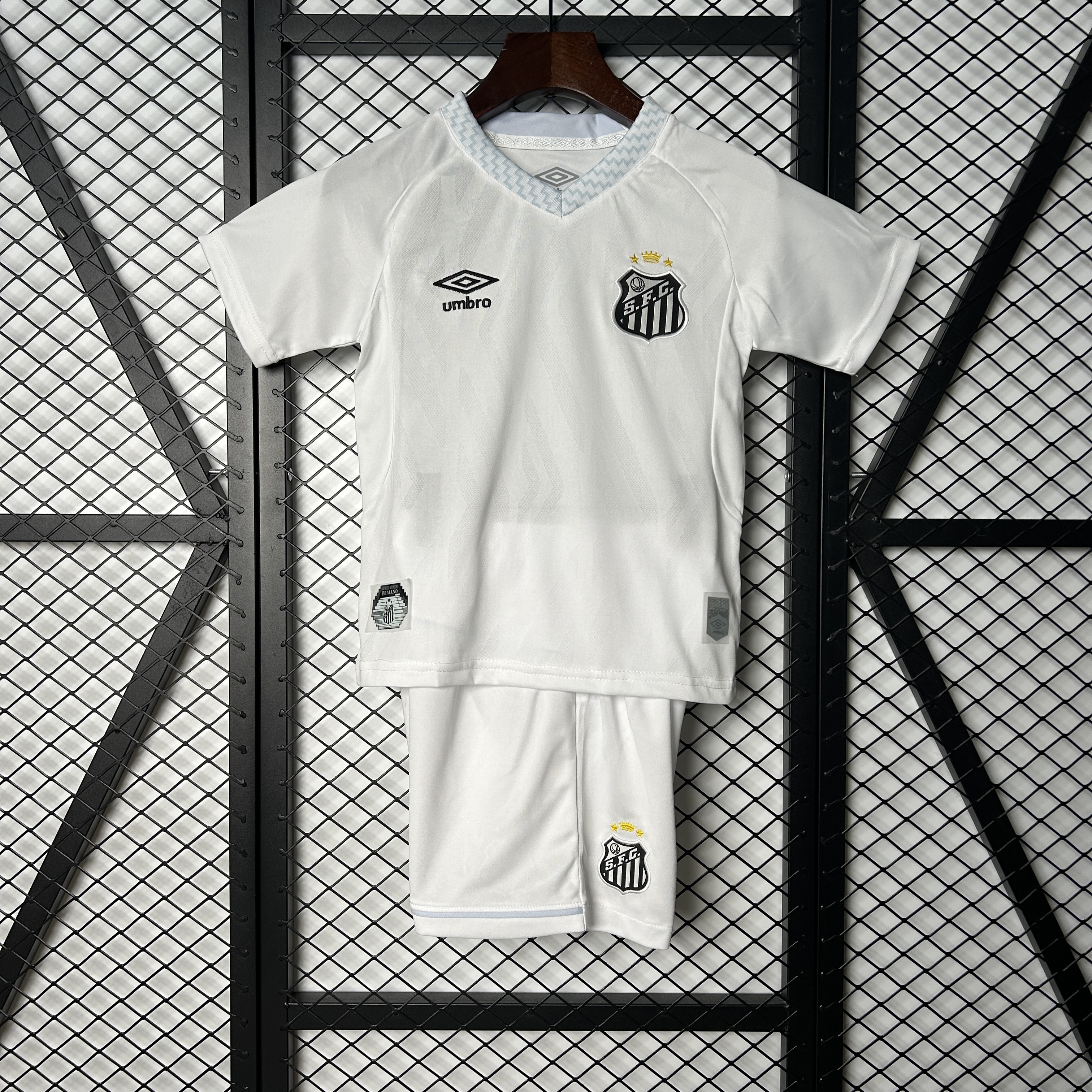 Kids Santos Home Kit 2025/26 Kids Santos Home Kit 2025/26 front view on display