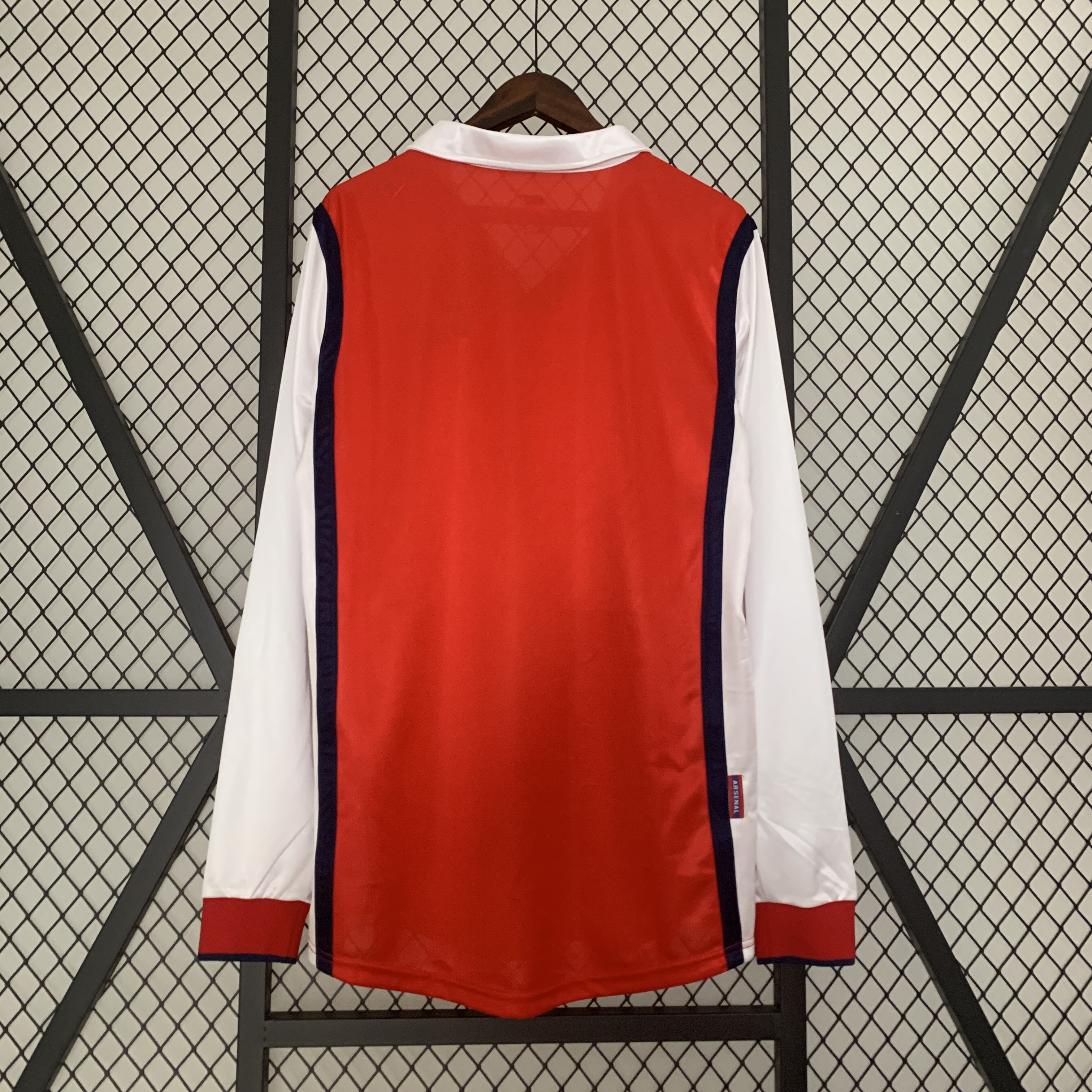 Mens Arsenal Retro Long Sleeve Home Jersey 1998/99 Mens Arsenal Retro Long Sleeve Home Jersey 1998/99 back view detail