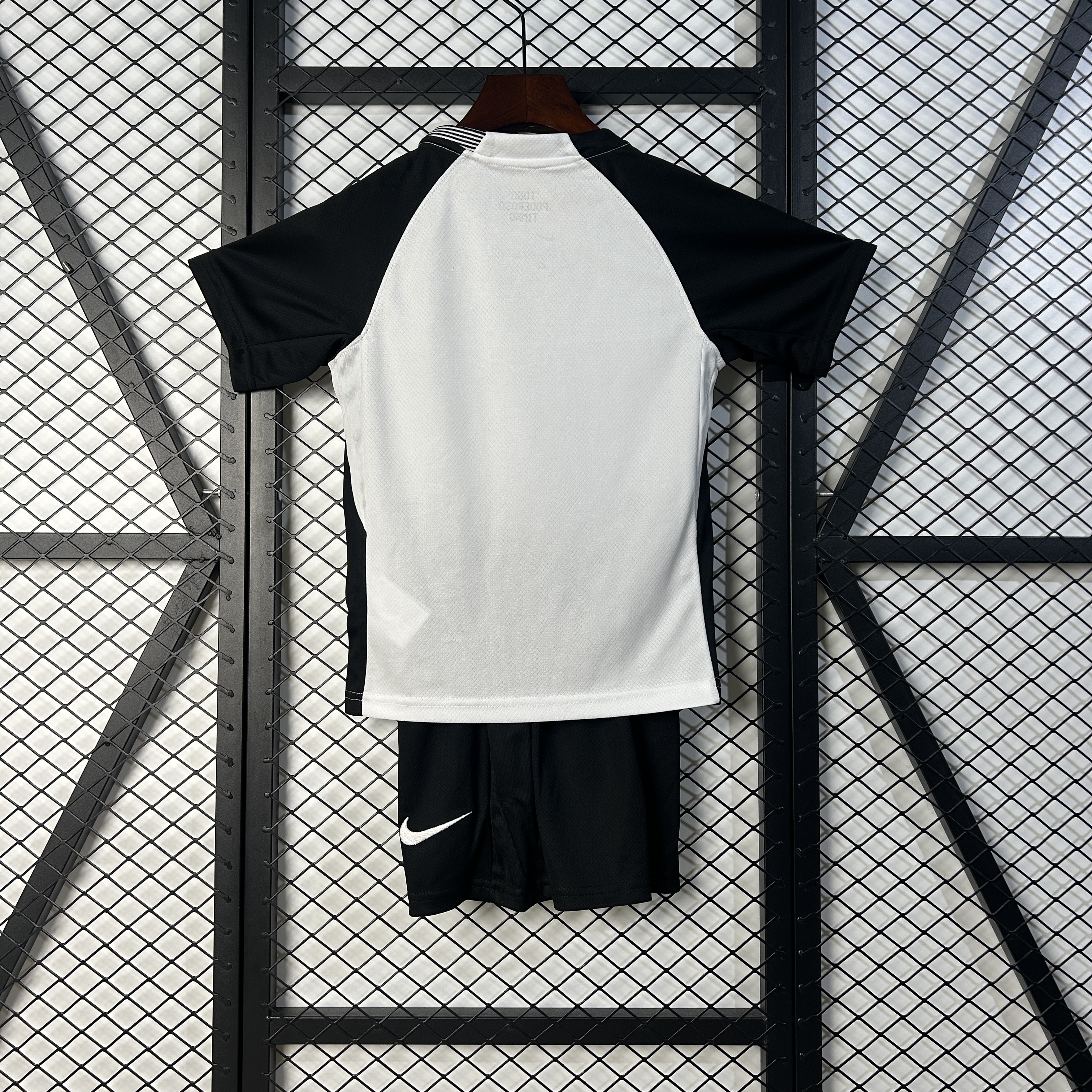 Kids Corinthians Home Kit 2025/26 Kids Corinthians Home Kit 2025/26 back view detail
