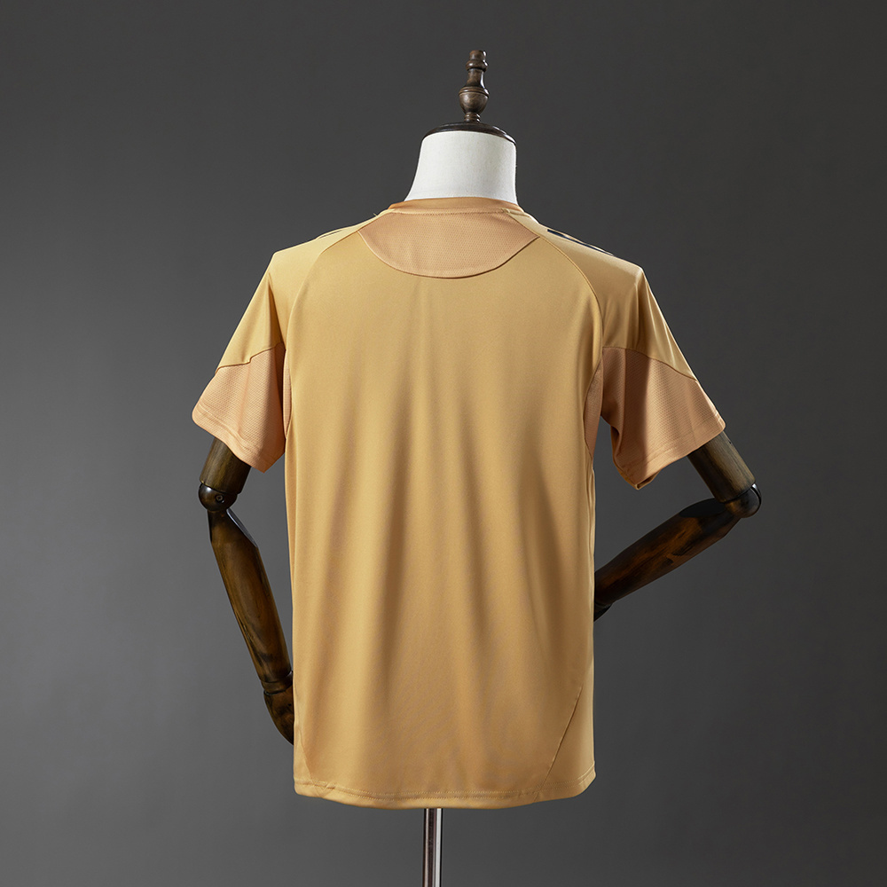 Mens Colo Colo Yellow Training Kit Jersey 2025/26 Mens Colo Colo Yellow Training Kit Jersey 2025/26 rear view of shirt and shorts