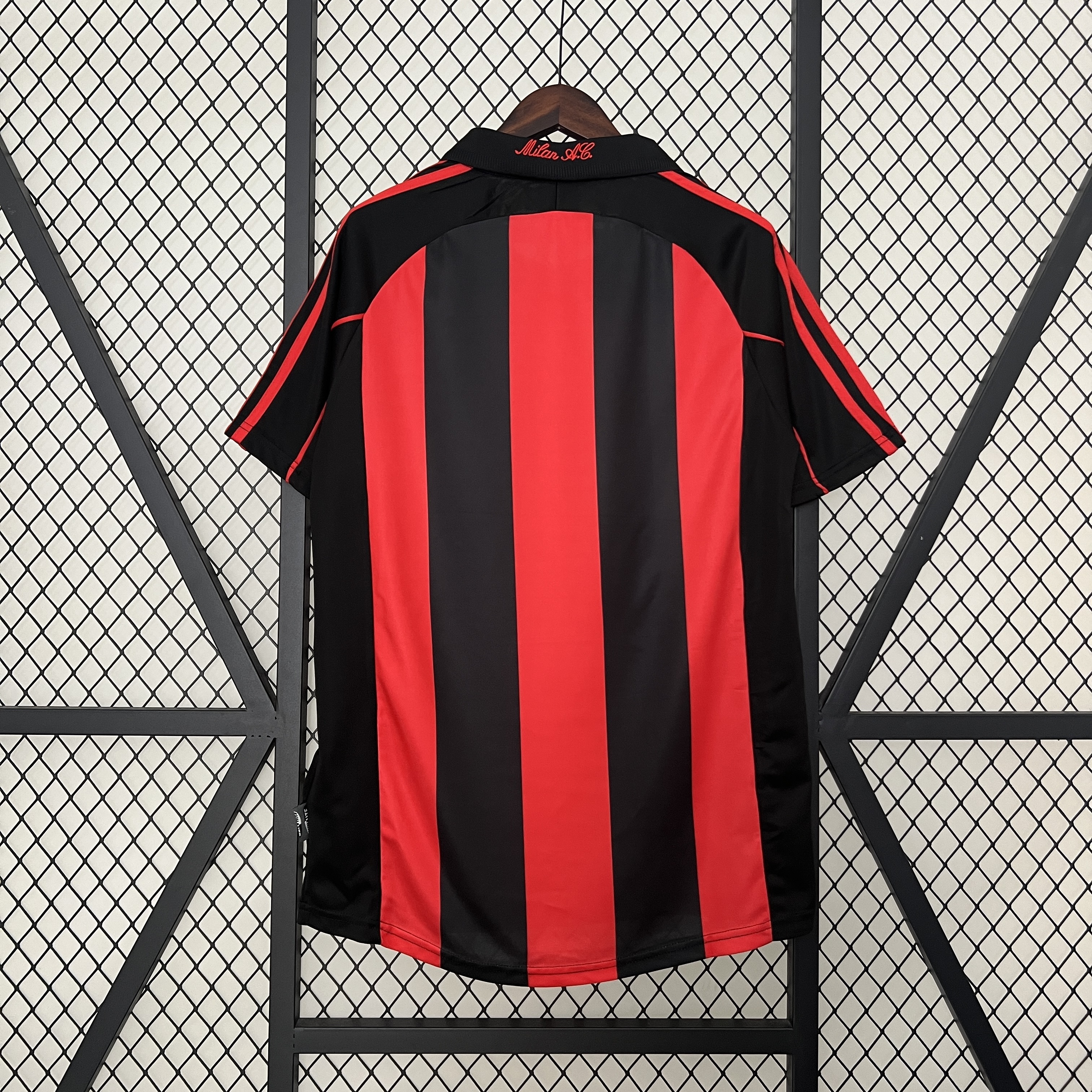 Mens AC Milan Retro Home Jersey 2001/02 Mens AC Milan Retro Home Jersey 2001/02 rear view showing matching team styling