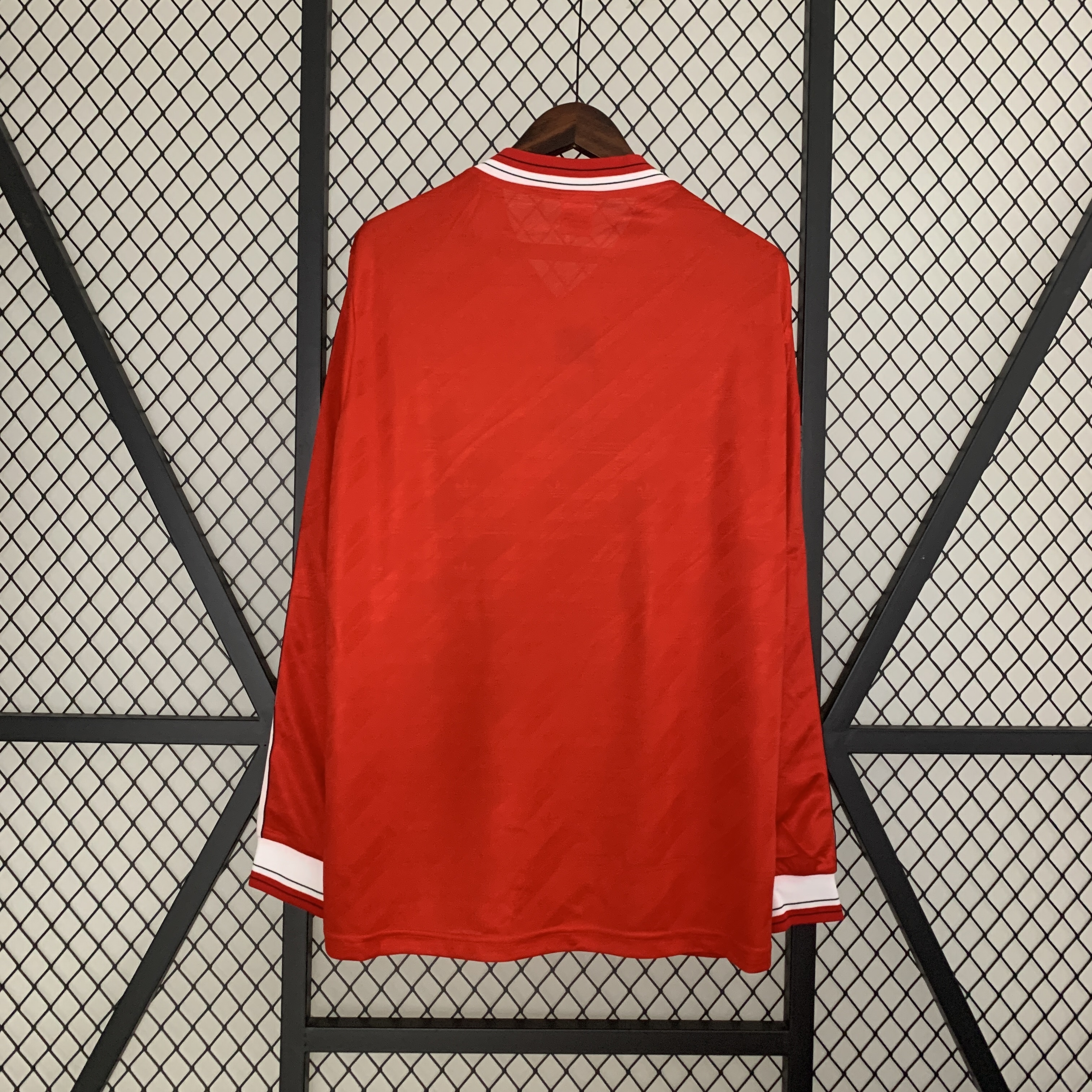 Mens Manchester United Retro Long Sleeve Home Jersey 1986/88 Mens Manchester United Retro Long Sleeve Home Jersey 1986/88 back view detail