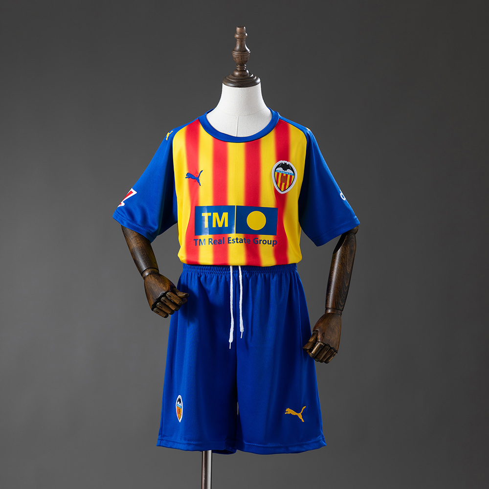 Kids Valencia Third Kit 2025/26 Kids Valencia Third Kit 2025/26 front view on display