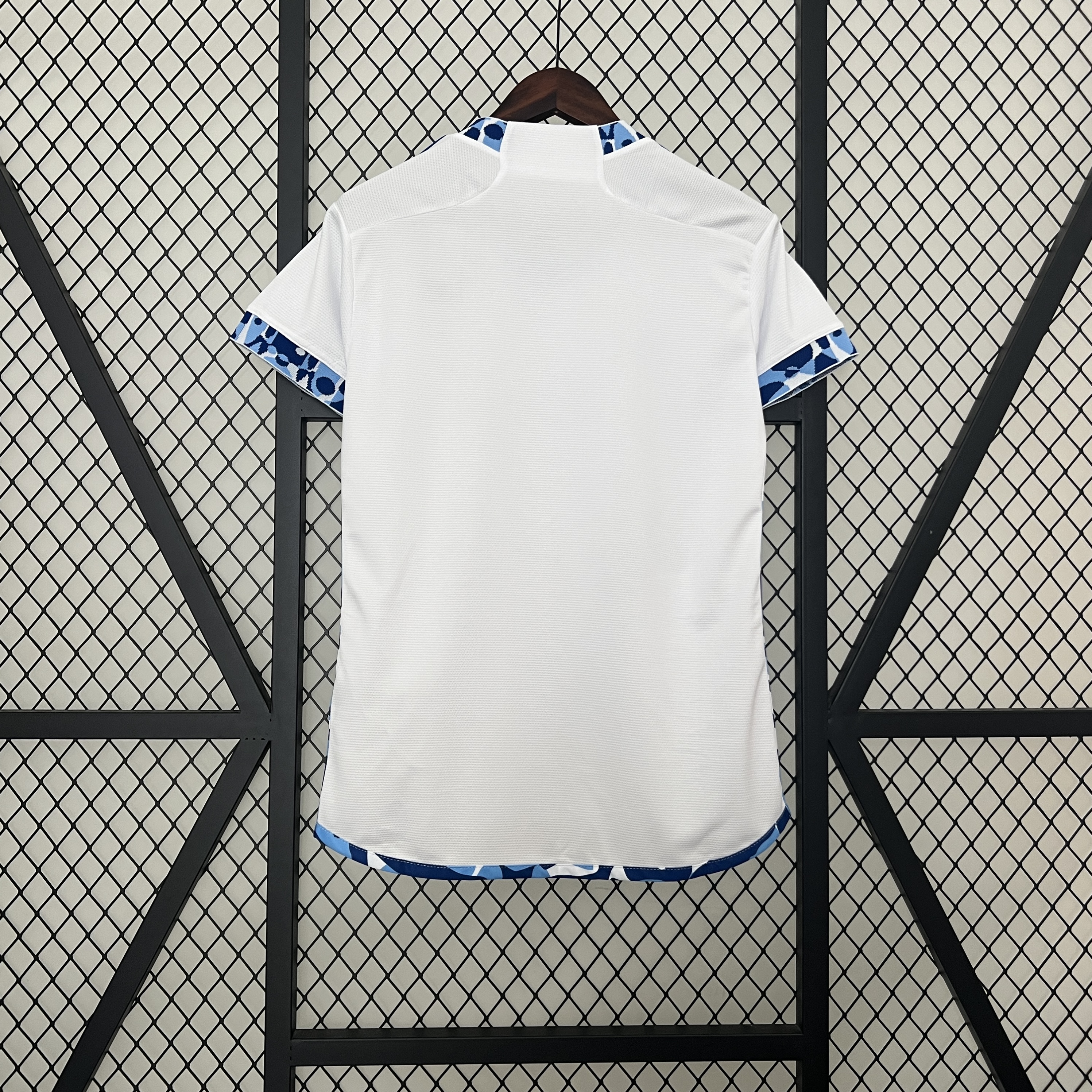 Womens Cruzeiro Away Jersey 2024/25 Womens Cruzeiro Away Jersey 2024/25 front view on display