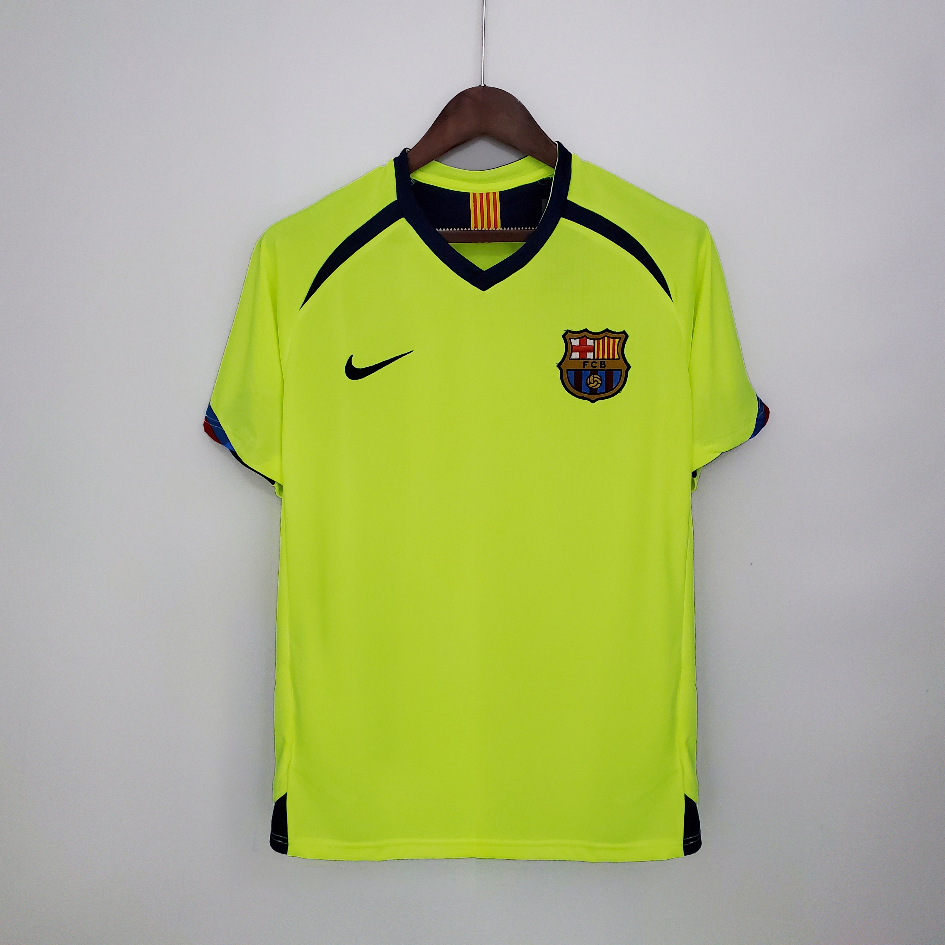 Mens Barcelona Retro Away Jersey 2005/06 Volt Barcelona retro away jersey with navy yokes and V-neck front view