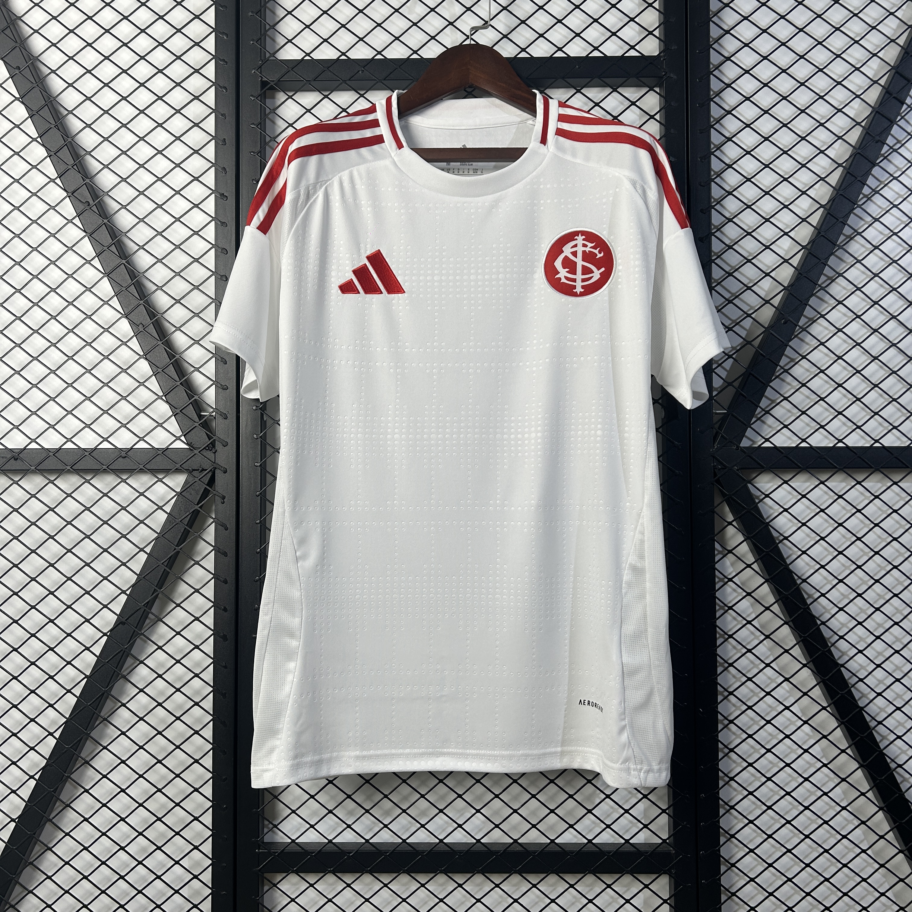 Mens Internacional Away Jersey 2025/26 Mens Internacional Away Jersey 2025/26 front view on display
