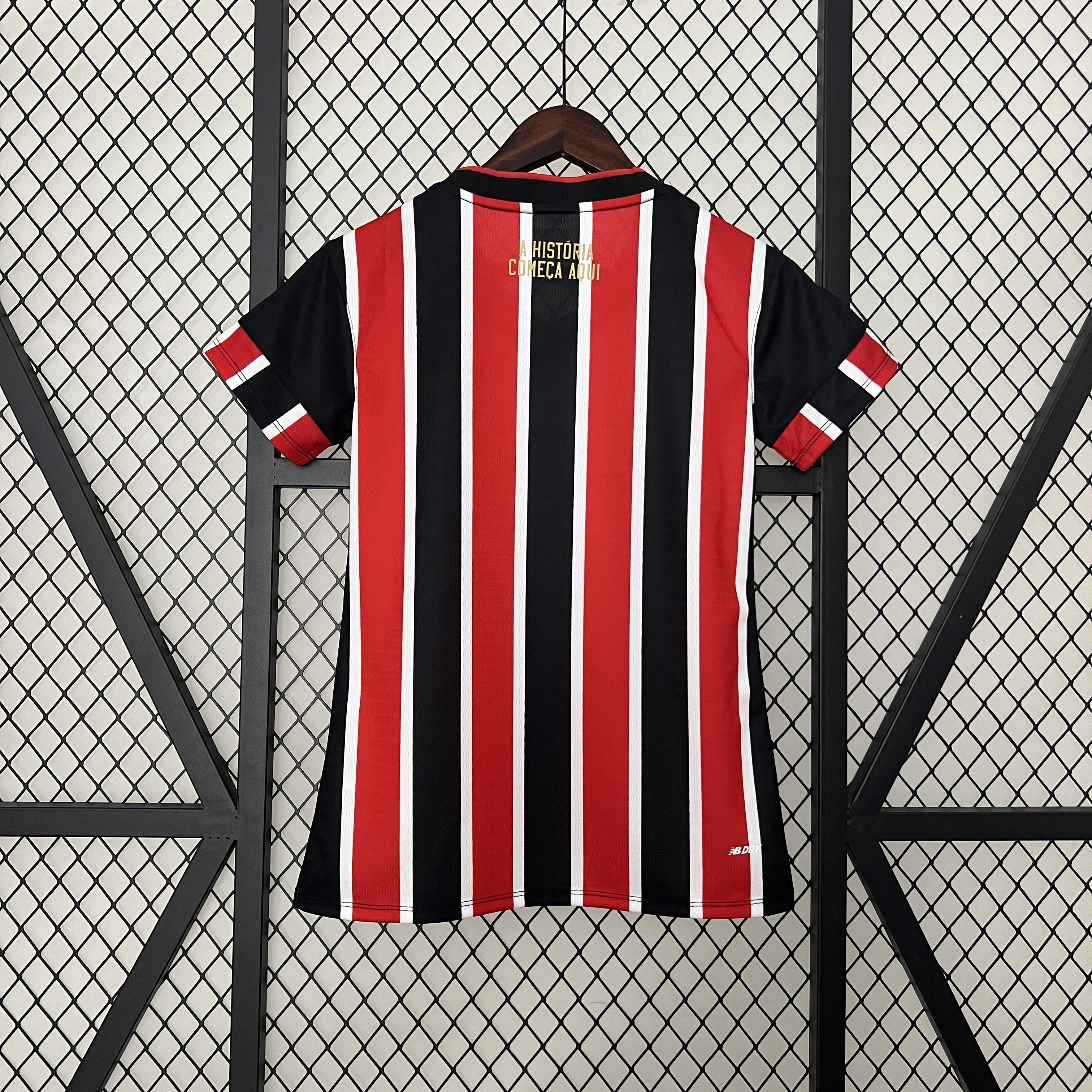 Womens Sao Paulo Away Jersey 2024/25 Womens Sao Paulo Away Jersey 2024/25 rear view showing matching team styling