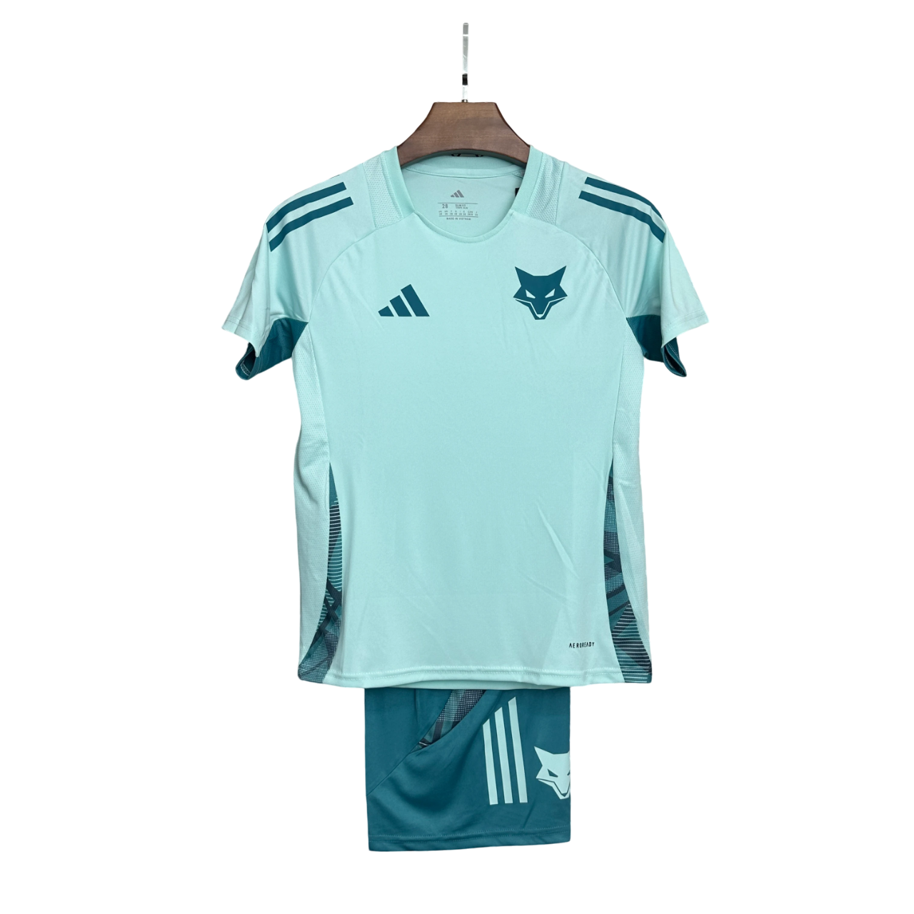 Kids Cruzeiro Training Kit 2025/26 Light aqua kids Cruzeiro training shirt with teal shoulder stripes, front view