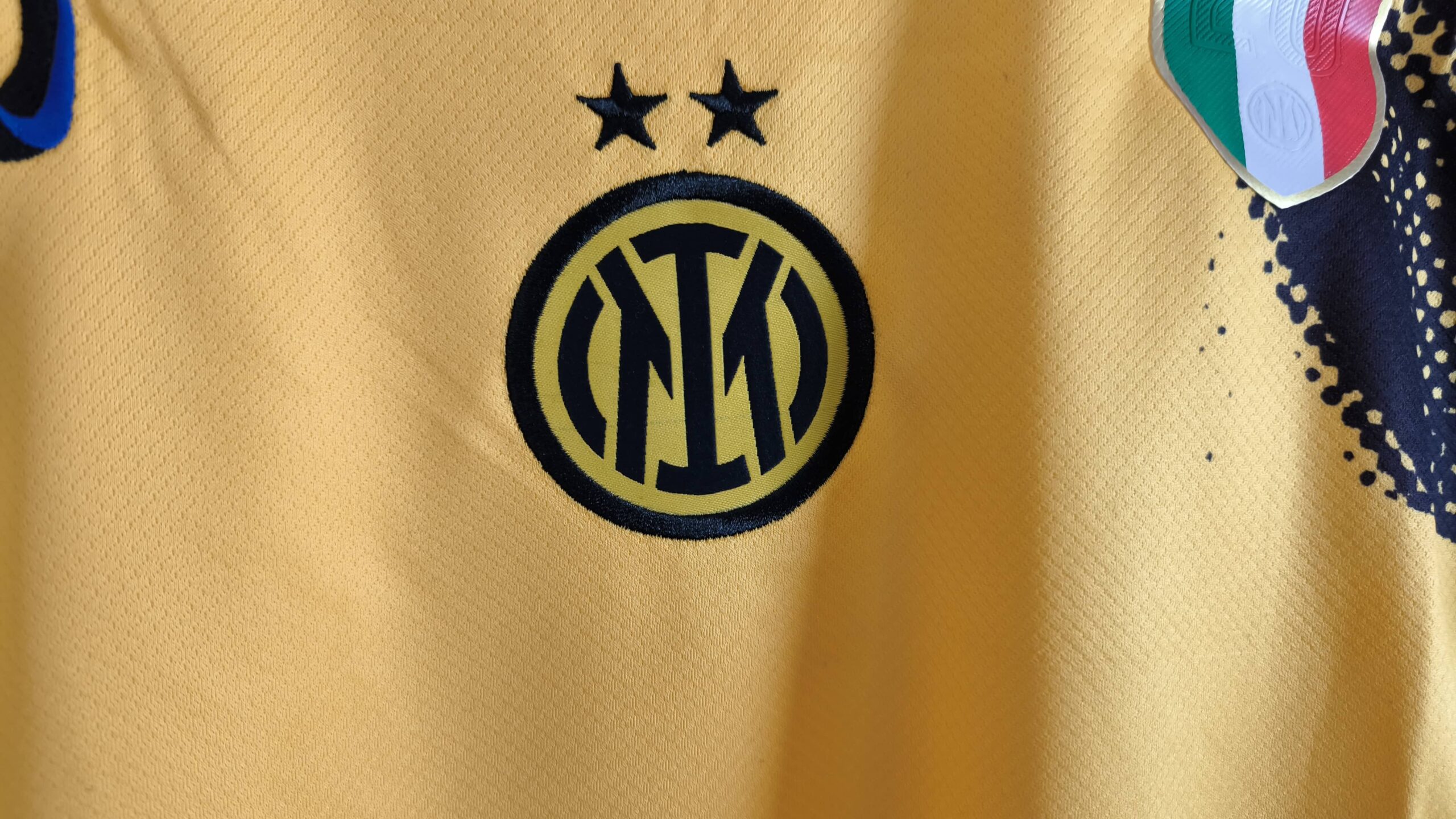 Click to view full screen Womens Colombia Away Jersey 2024 photo review